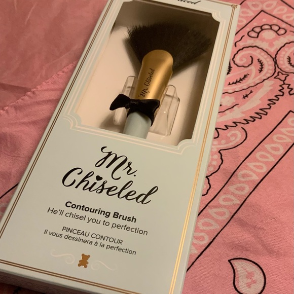 👸🏼Too Faced ✨NEW Mr. Chiseled Contouring Brush - Picture 2 of 5